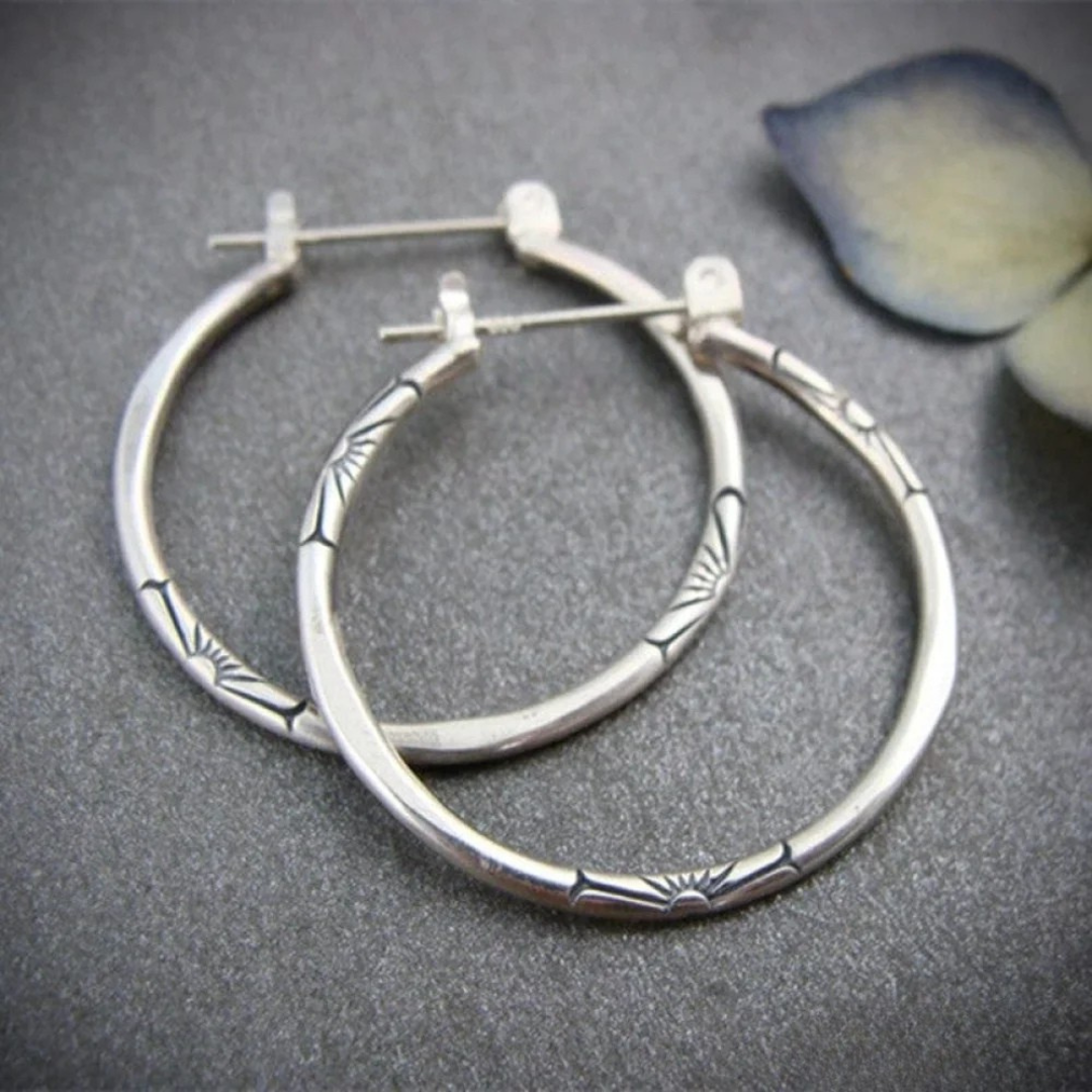 Classic Silver Hoop Earrings - LEESTIA