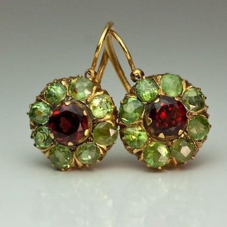 Chic Green and Red Crystal Round Earrings - LEESTIA
