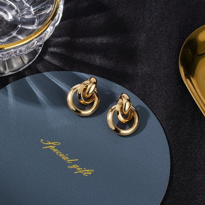 Elegant Gold Hoop Earrings - LEESTIA