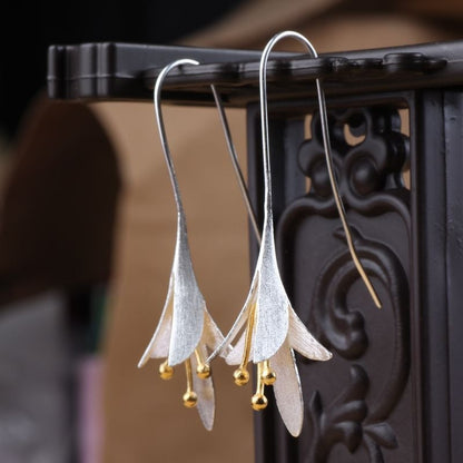 Elegant Silver Flower Earrings - LEESTIA