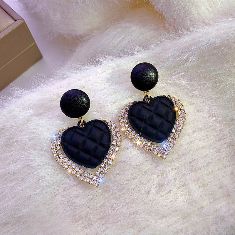 Black Heart Earrings in Gold - LEESTIA