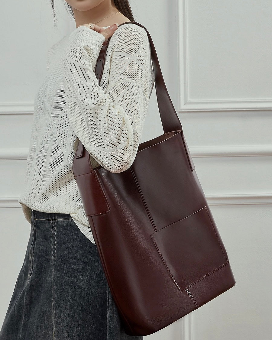 Leather Hobo Bag – Minimalist Silhouette with Signature Pocket Detail