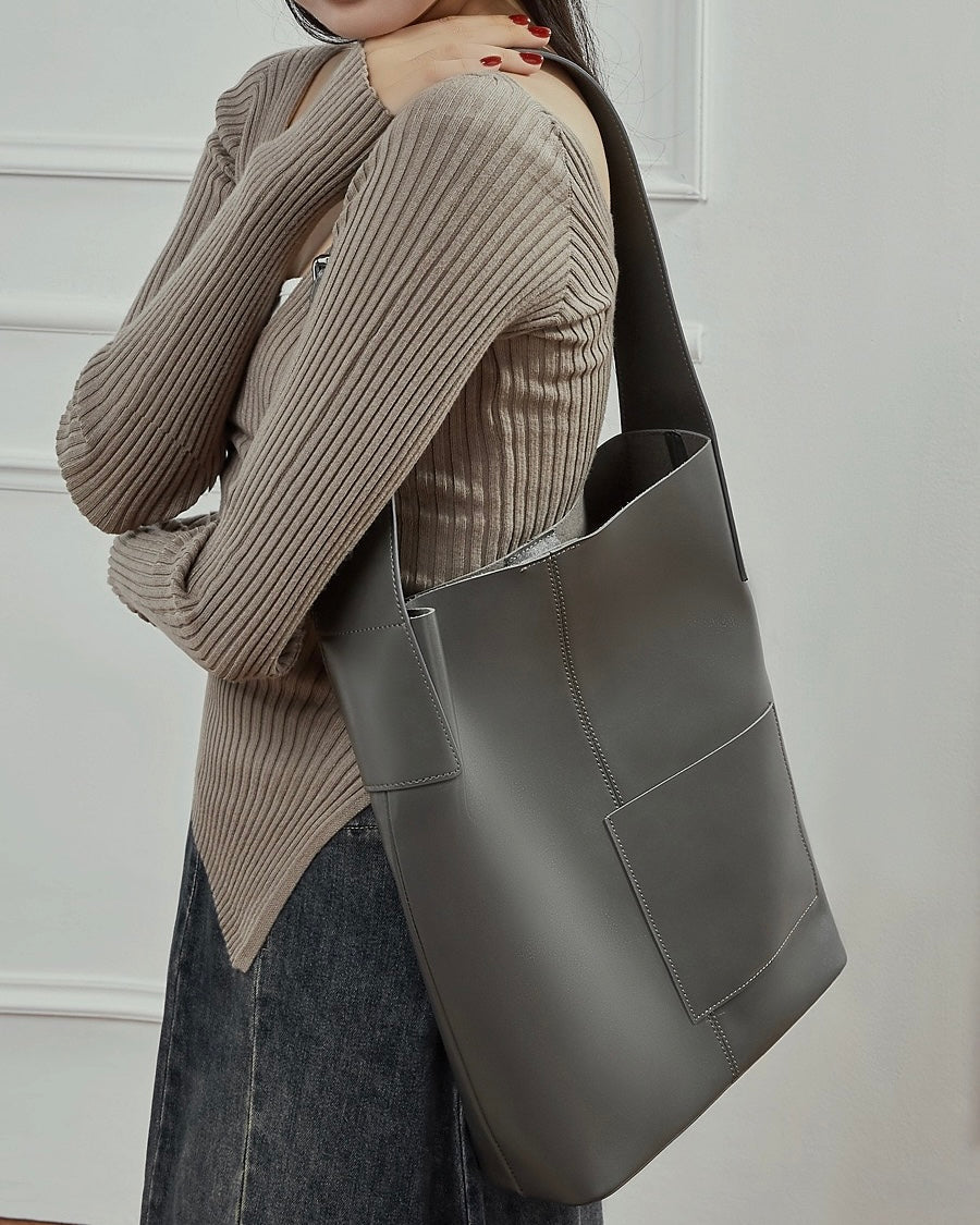 Leather Hobo Bag – Minimalist Silhouette with Signature Pocket Detail