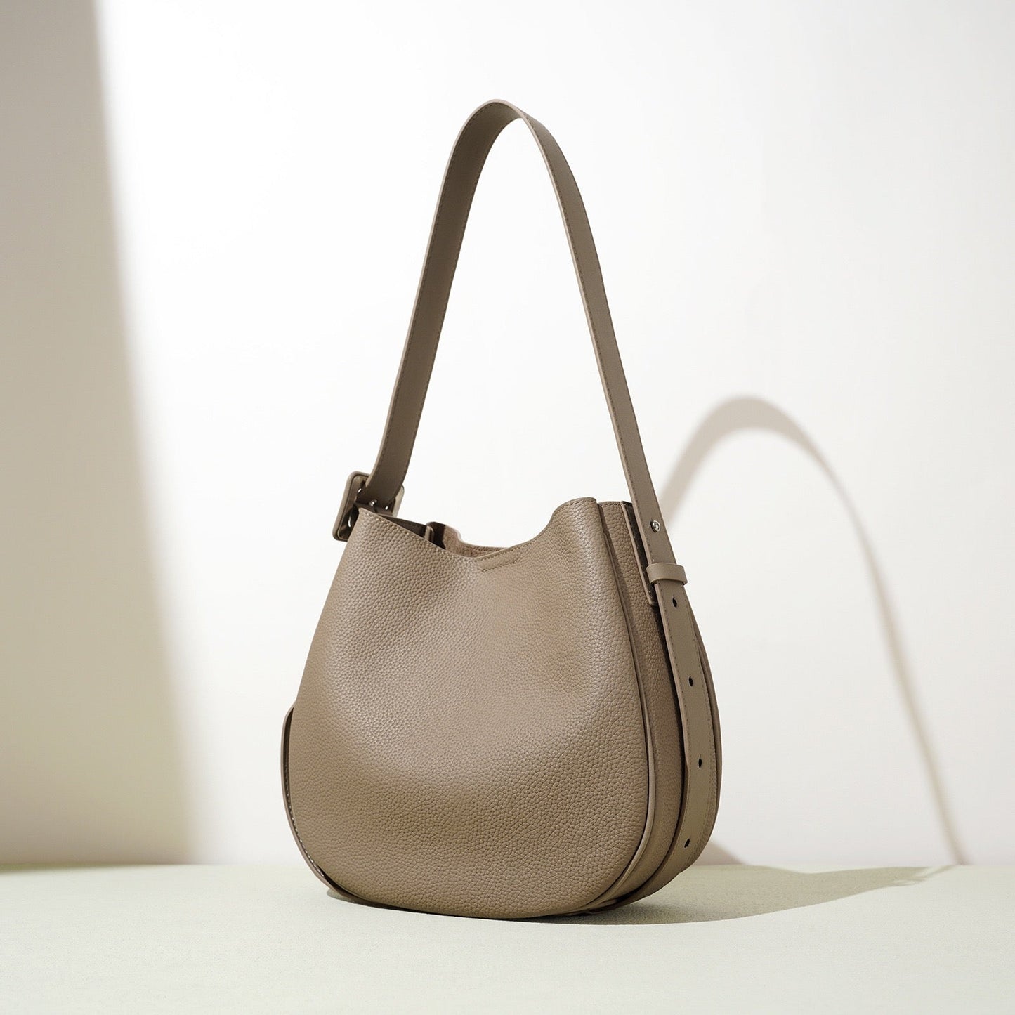 Women’s Genuine Leather Wide Strap Commuter Bucket Shoulder Bag