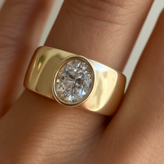 Timeless Gold Ring with Vintage Zirconia - LEESTIA
