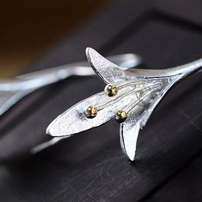 Elegant Silver Flower Earrings - LEESTIA