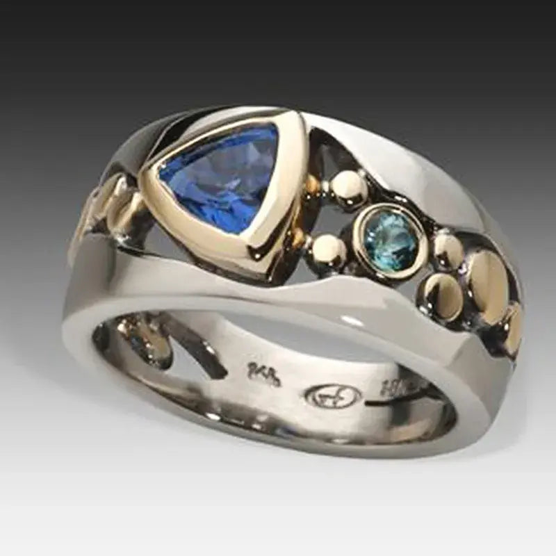Elegant Vintage Ring Featuring Blue Crystal - LEESTIA