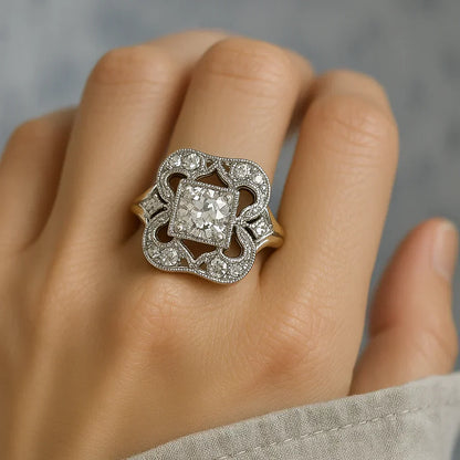 Classic Gold Ring Featuring Vintage Zirconia - LEESTIA