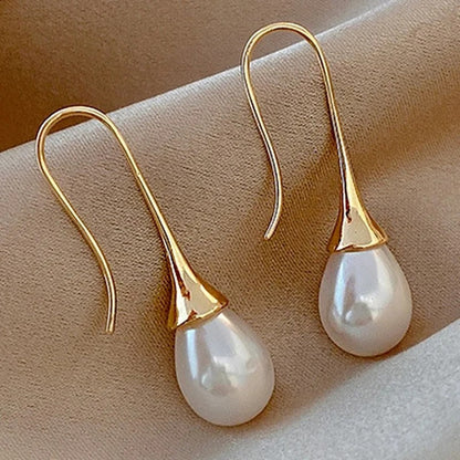 Classic Pearl Helena Earrings - LEESTIA